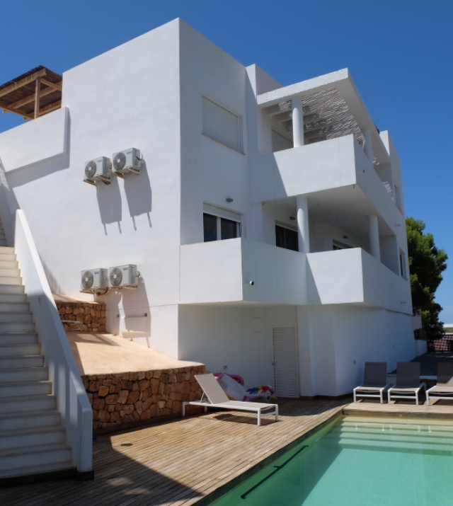 Communal pool Ibiza sale apartment 3 bedrooms groundfloor resa estates.jpg